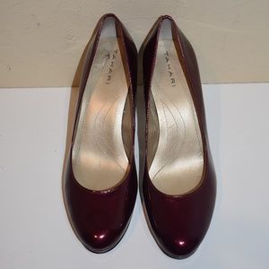 Tahari Burgundy Patent Pumps Size 9